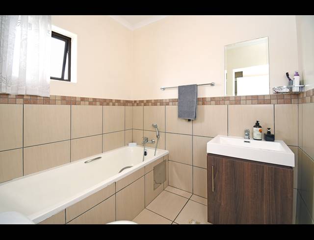 3 BEDROOM APARTMENT FOR SALE IN SUNNINGHILL